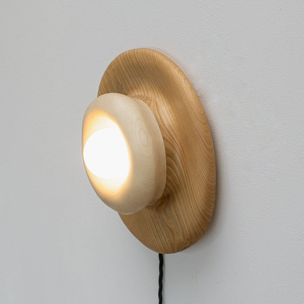 round wall lamp in cherry and maple wood